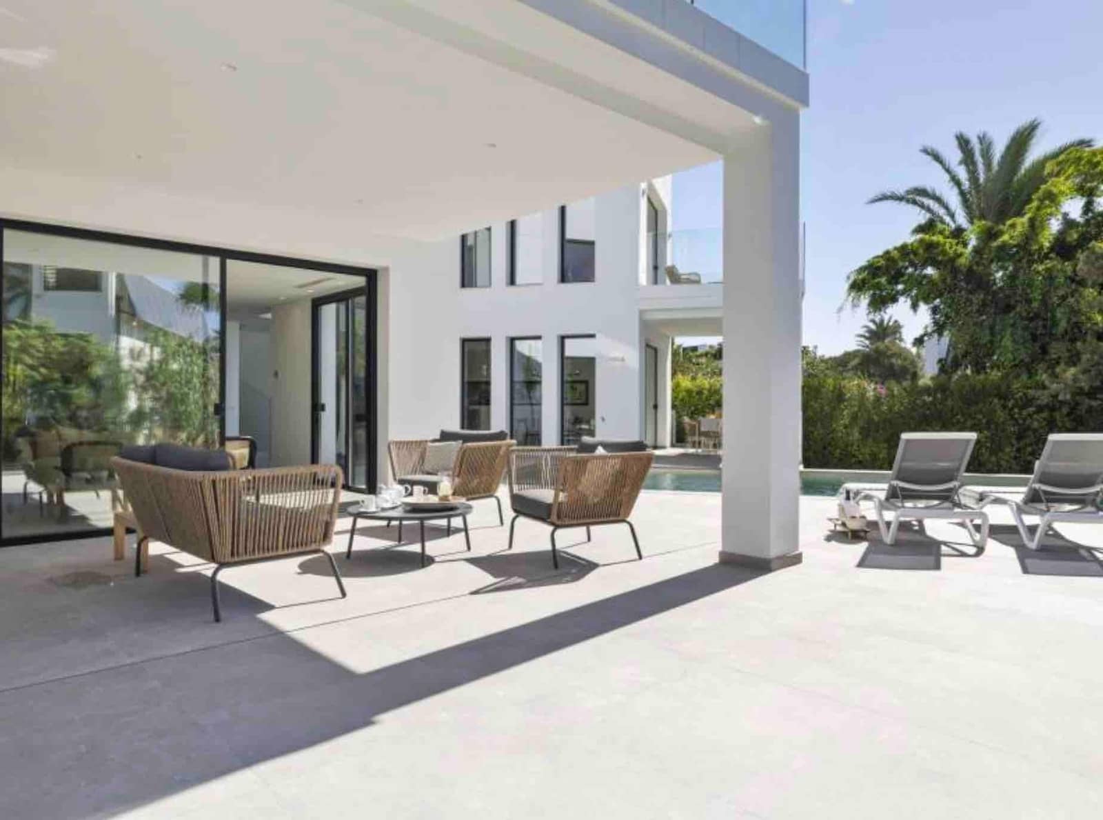 5 bedroom Villa for sale in Marbella with pool garage - € 3,450,000 (Ref: 9502458)