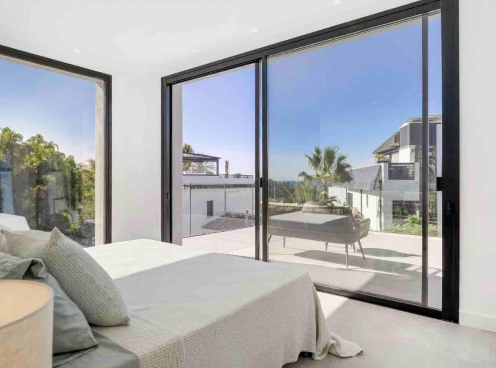 5 bedroom Villa for sale in Marbella with pool garage - € 3,450,000 (Ref: 9502458)