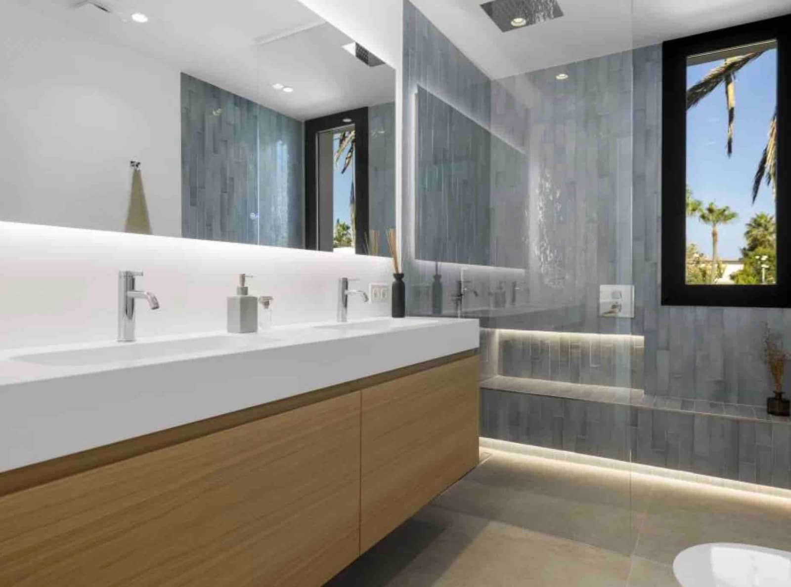 5 bedroom Villa for sale in Marbella with pool garage - € 3,450,000 (Ref: 9502458)