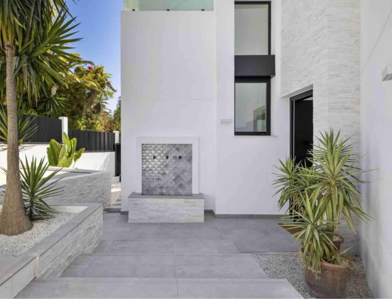 5 bedroom Villa for sale in Marbella with pool garage - € 3,450,000 (Ref: 9502458)