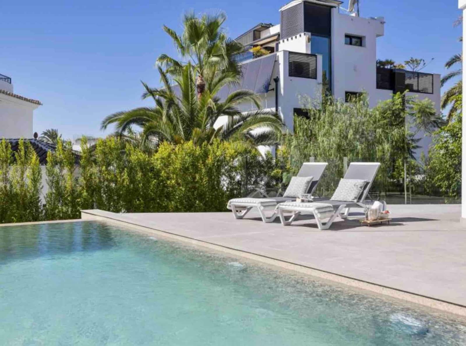 5 bedroom Villa for sale in Marbella with pool garage - € 3,450,000 (Ref: 9502458)