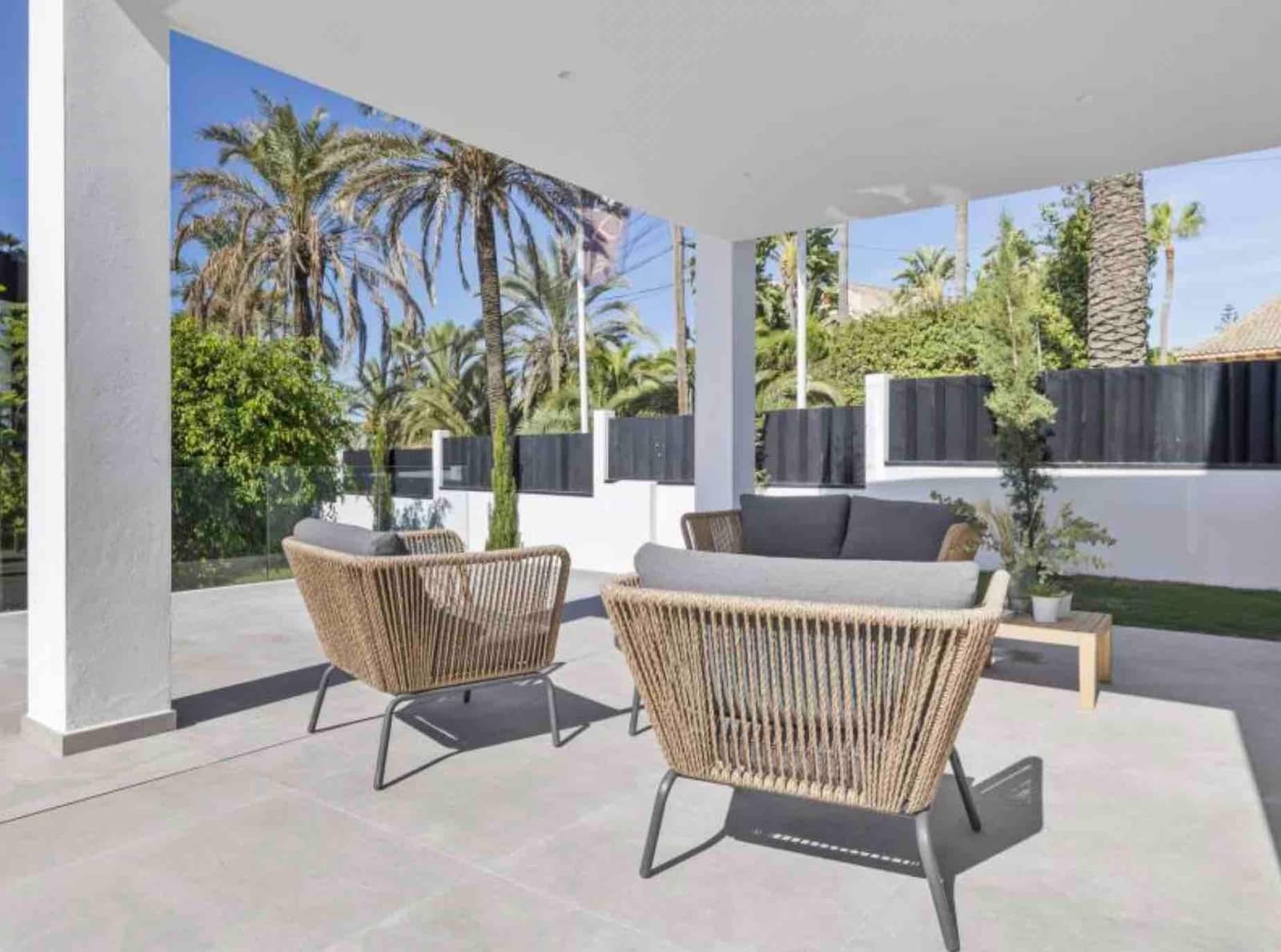 5 bedroom Villa for sale in Marbella with pool garage - € 3,450,000 (Ref: 9502458)