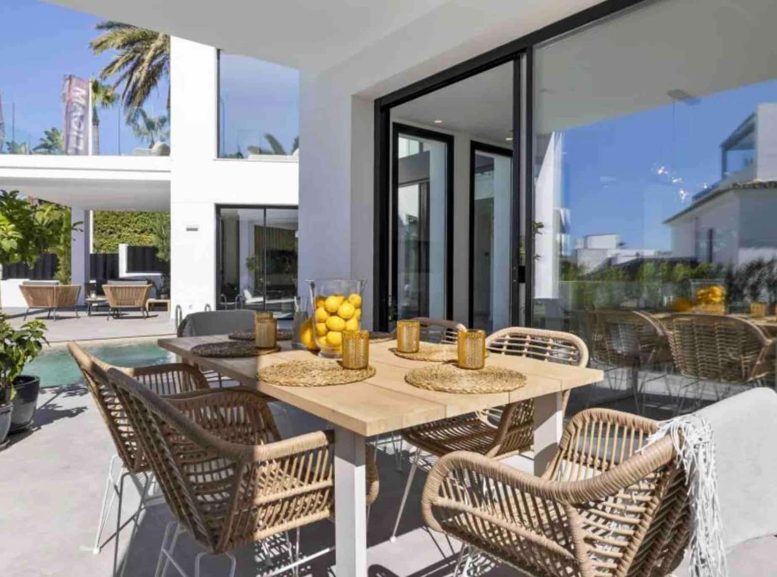 5 bedroom Villa for sale in Marbella with pool garage - € 3,450,000 (Ref: 9502458)