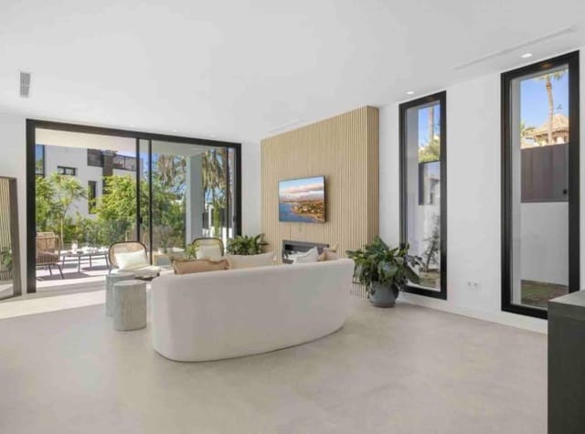 5 soverom Villa til salgs i Marbella med svømmebasseng garasje - € 3 345 000 (Ref: 9502458)
