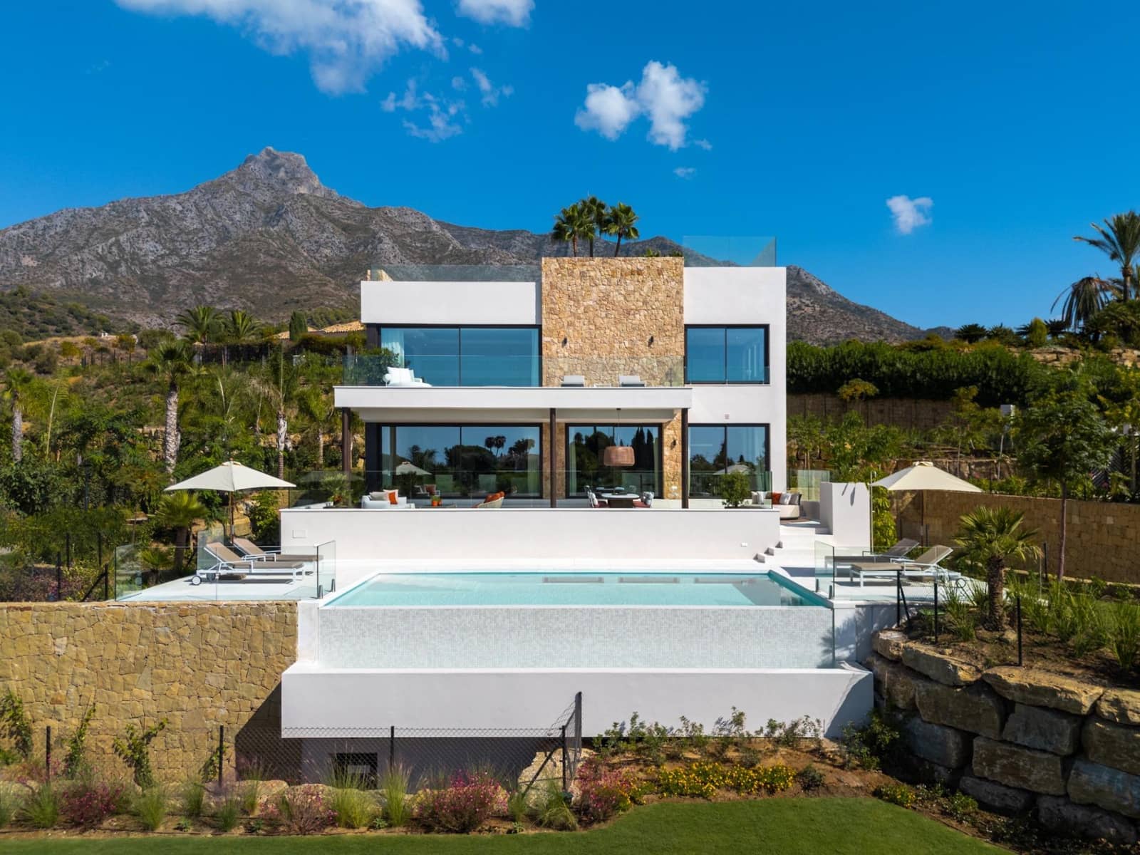 5 sypialnia Willa na sprzedaż w Marbella z basenem garażem - 14 995 000 € (Ref: 9536039)