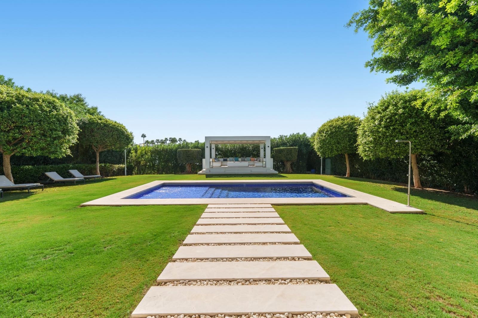 6 quarto Moradia para venda em Nueva Andalucia com piscina garagem - 4 290 000 € (Ref: 9536042)