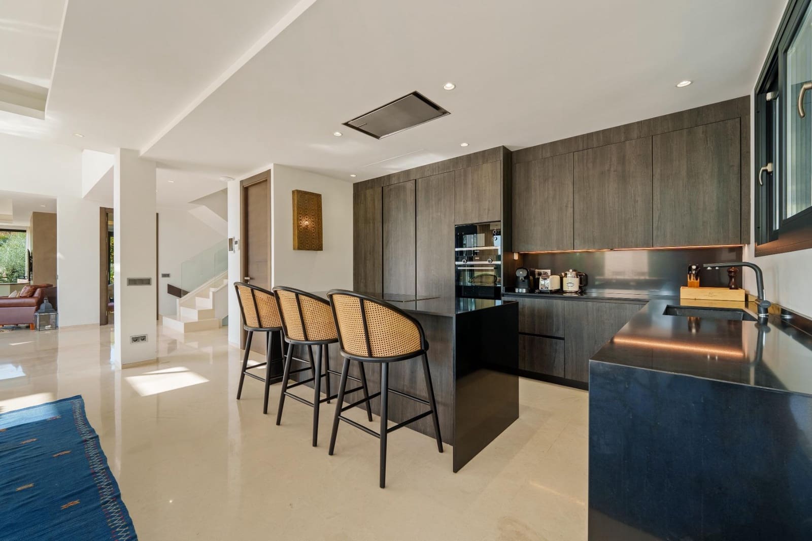 6 bedroom Villa for sale in Nueva Andalucia with pool garage - € 4,190,000 (Ref: 9536043)