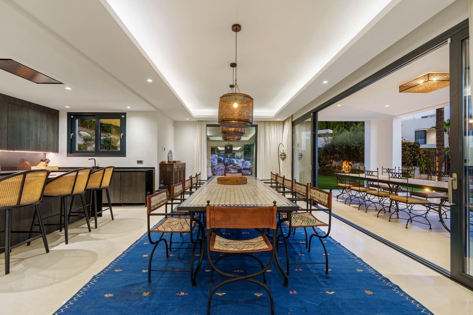 6 bedroom Villa for sale in Nueva Andalucia with pool garage - € 4,190,000 (Ref: 9536043)