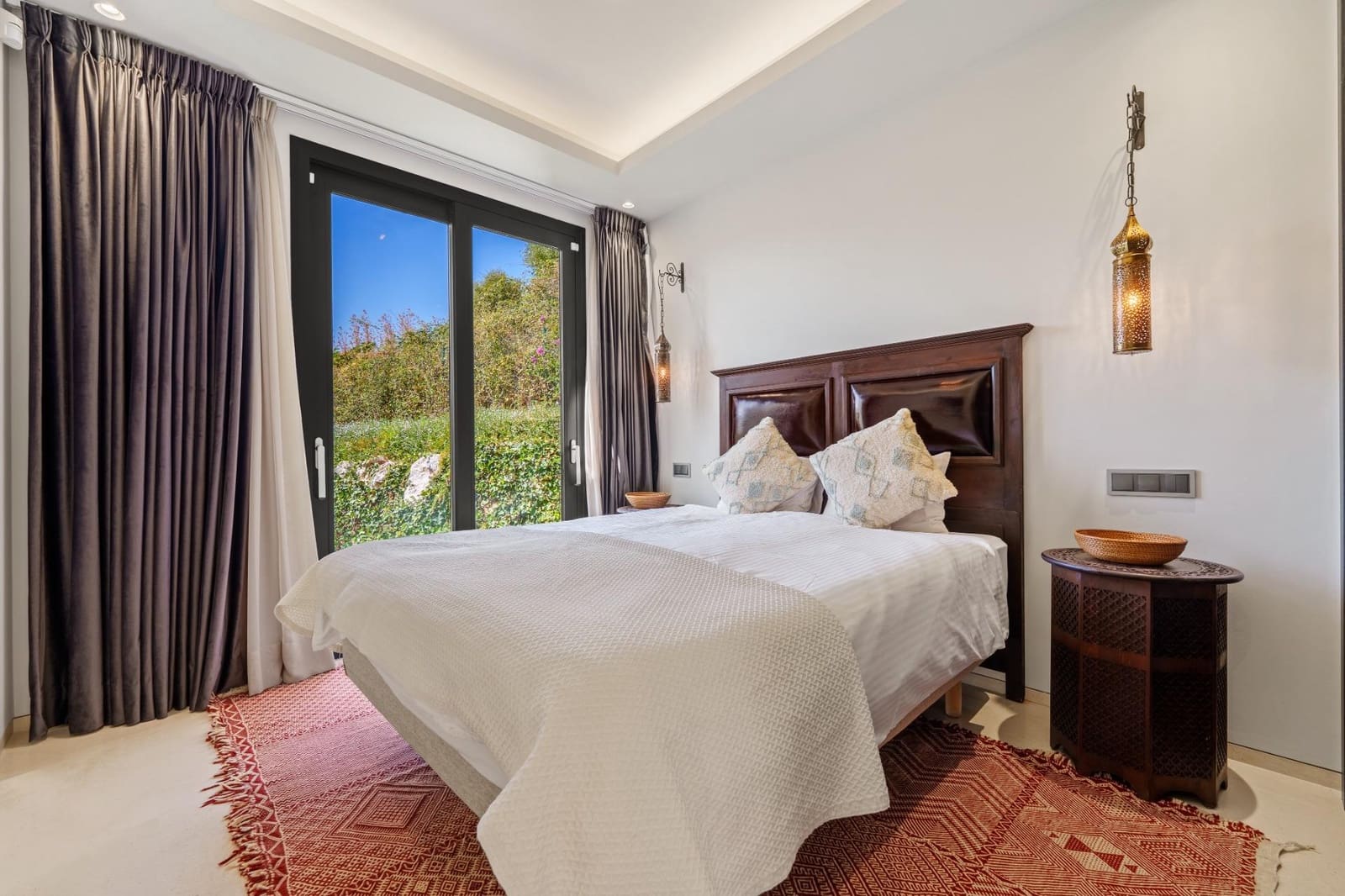 6 bedroom Villa for sale in Nueva Andalucia with pool garage - € 4,190,000 (Ref: 9536043)