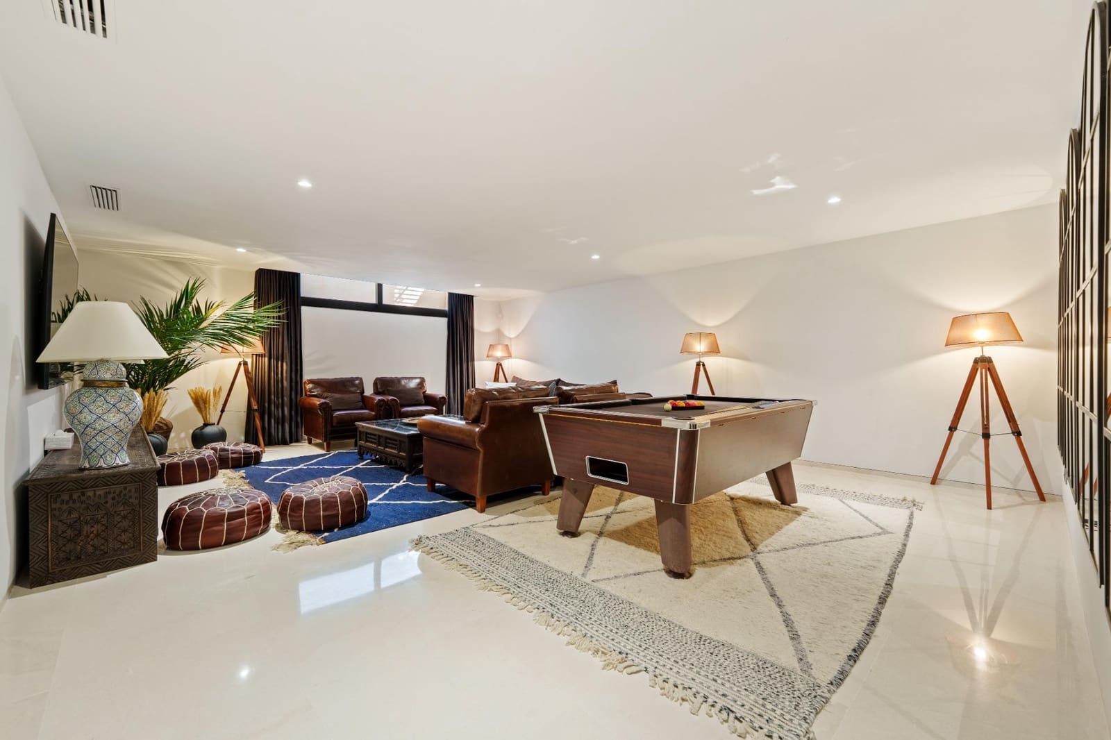 6 bedroom Villa for sale in Nueva Andalucia with pool garage - € 4,190,000 (Ref: 9536043)