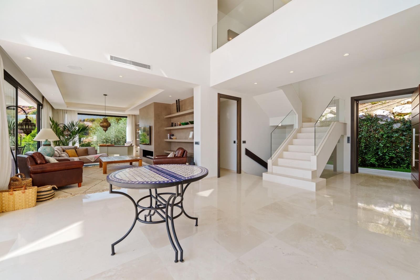 6 bedroom Villa for sale in Nueva Andalucia with pool garage - € 4,190,000 (Ref: 9536043)