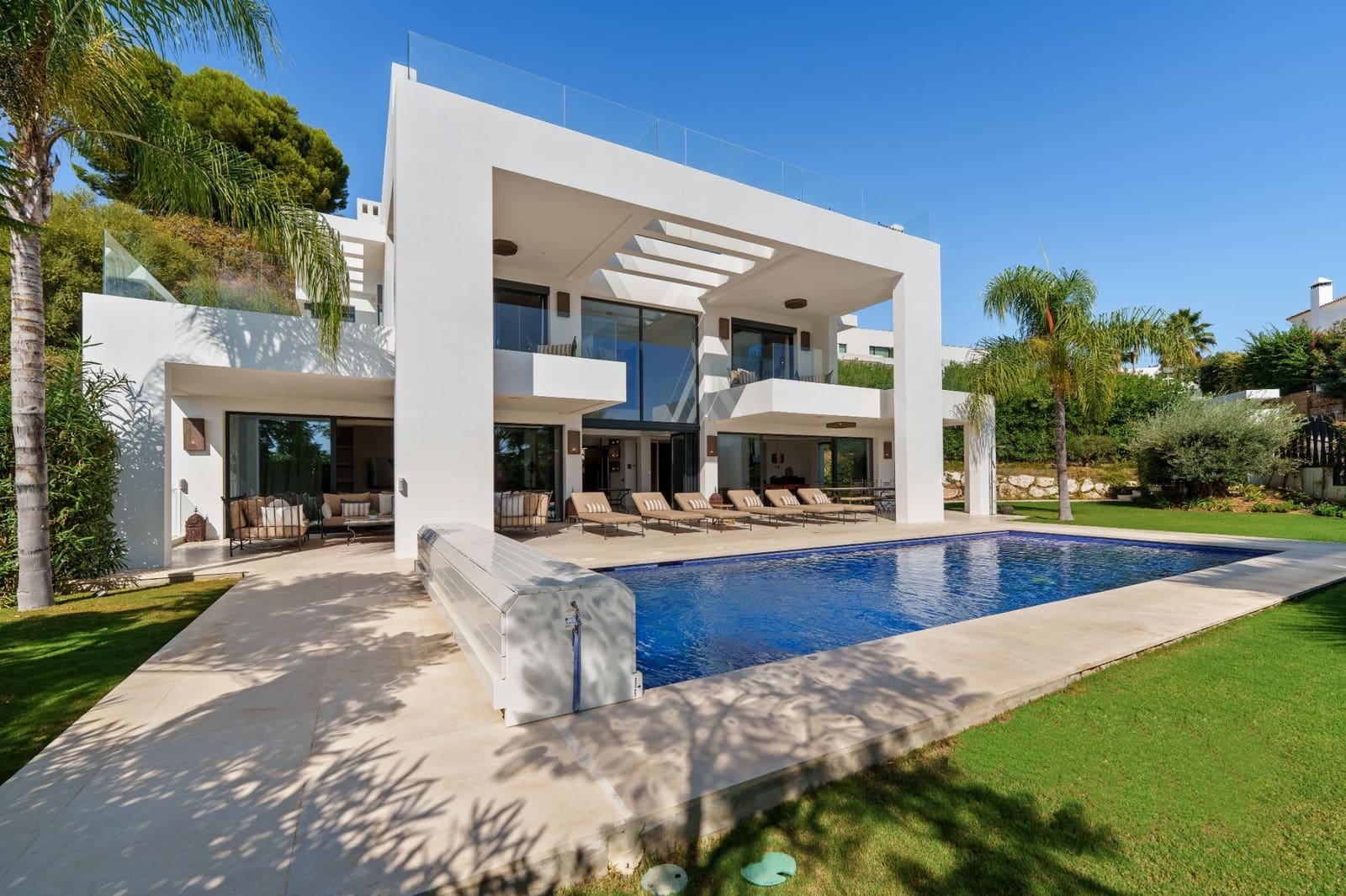 6 bedroom Villa for sale in Nueva Andalucia with pool garage - € 4,190,000 (Ref: 9536043)