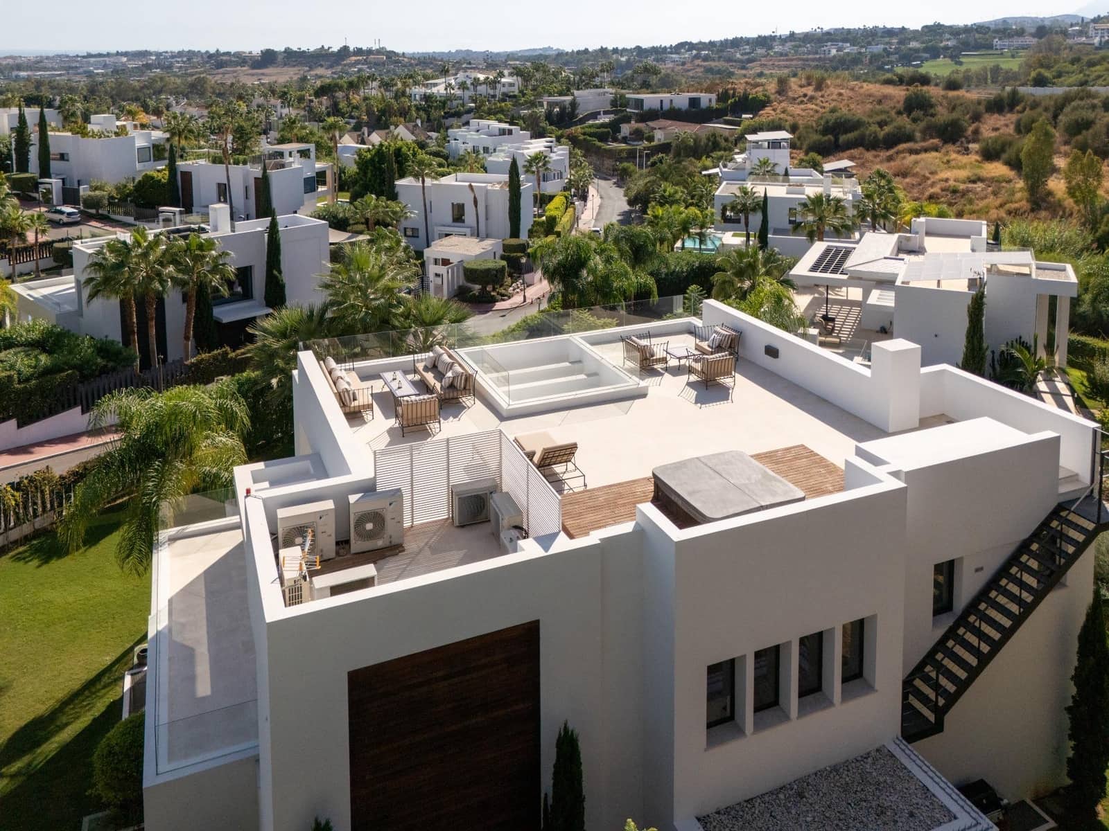 6 bedroom Villa for sale in Nueva Andalucia with pool garage - € 4,190,000 (Ref: 9536043)