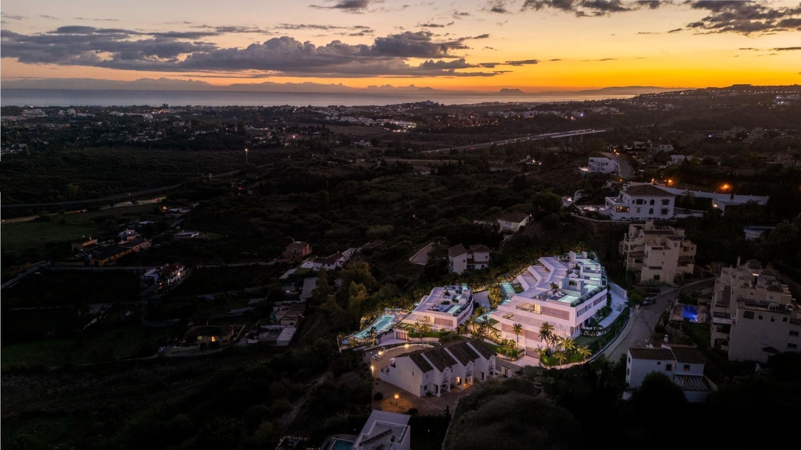 2 sovrum Takvåning till salu i Benahavis med pool - 990 000 € (Ref: 9557959)