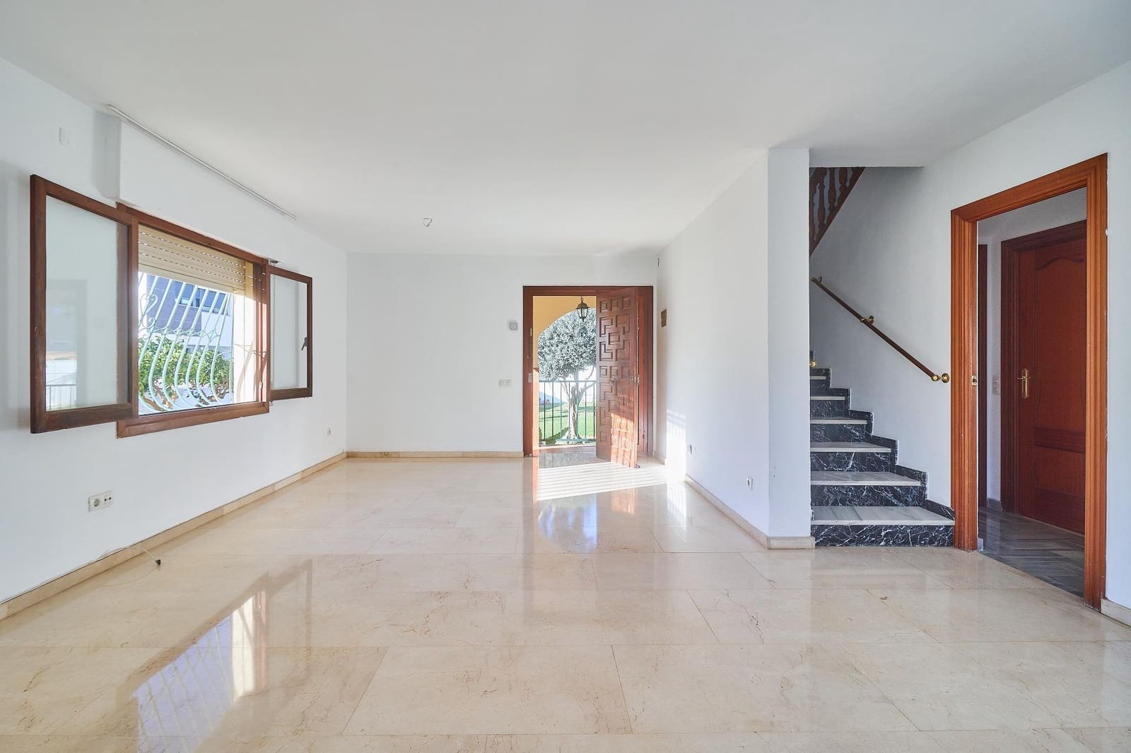 5 soverom Villa til salgs i El Coto med svømmebasseng garasje - € 700 000 (Ref: 9615634)