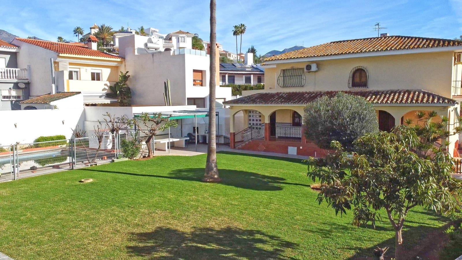 5 soverom Villa til salgs i El Coto med svømmebasseng garasje - € 700 000 (Ref: 9615634)