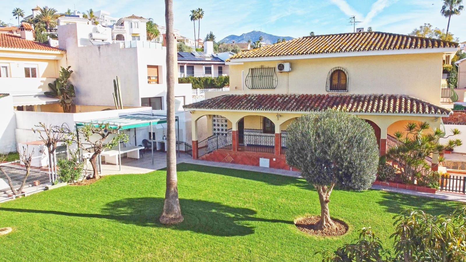 5 soverom Villa til salgs i El Coto med svømmebasseng garasje - € 700 000 (Ref: 9615634)