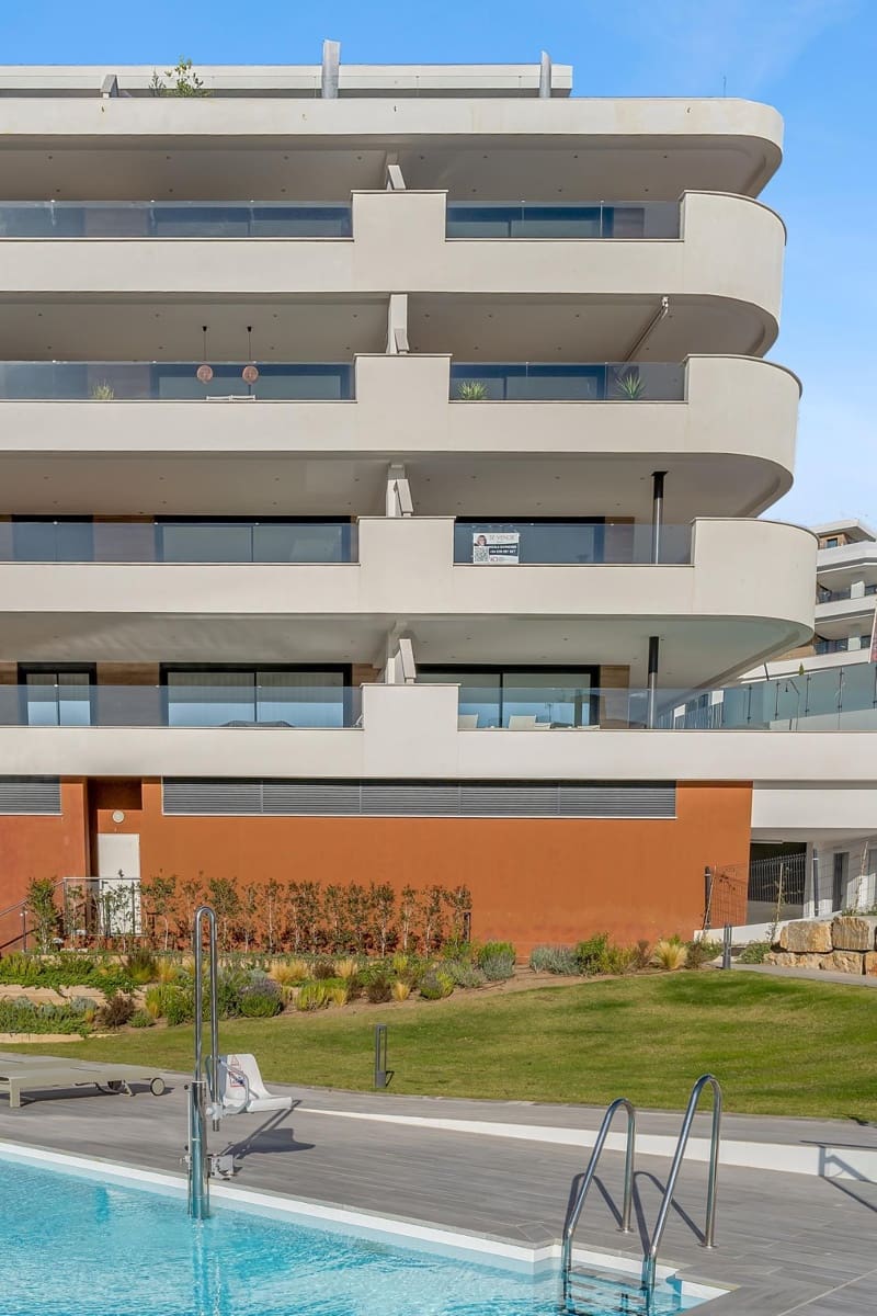 3 sypialnia Apartament na sprzedaż w Benalmadena z basenem garażem - 786 000 € (Ref: 9698880)