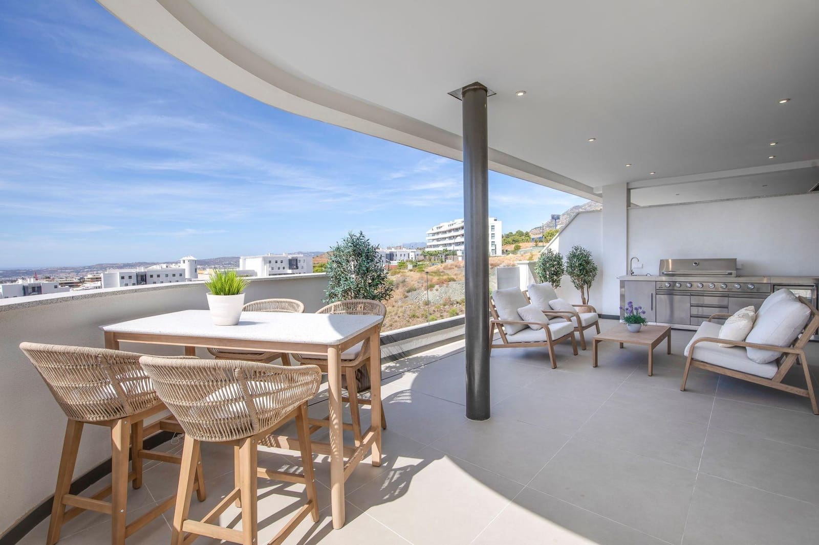 3 sypialnia Apartament na sprzedaż w Benalmadena z basenem garażem - 786 000 € (Ref: 9698880)