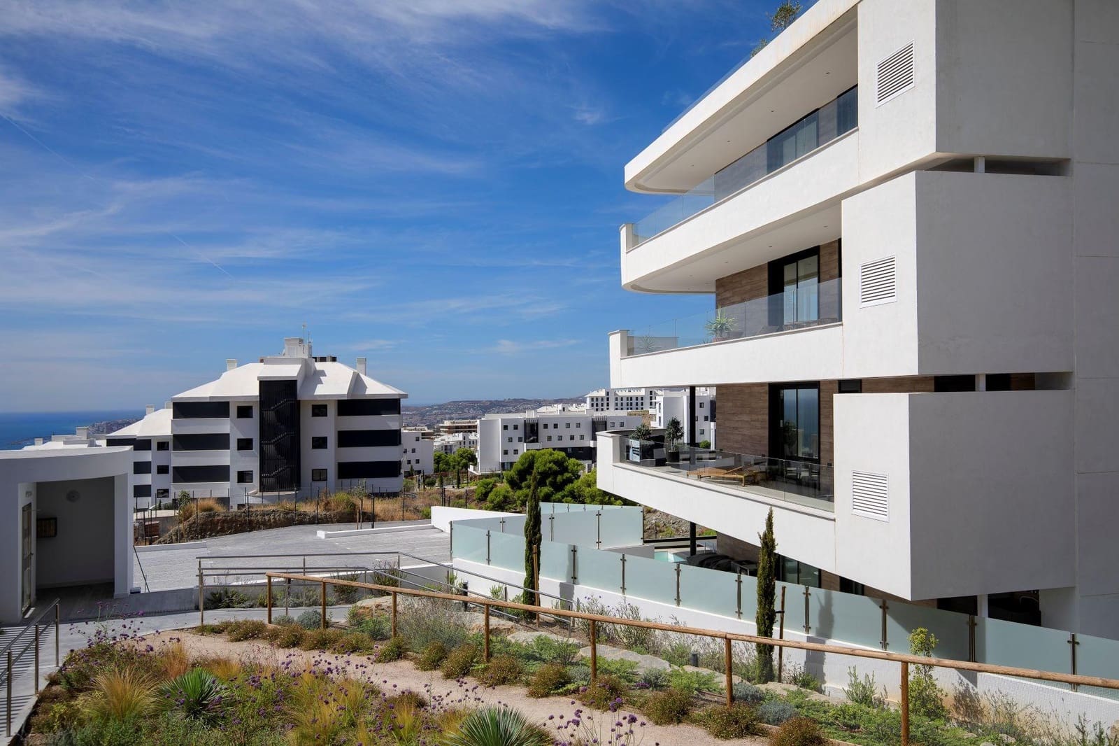 3 sypialnia Apartament na sprzedaż w Benalmadena z basenem garażem - 786 000 € (Ref: 9698880)