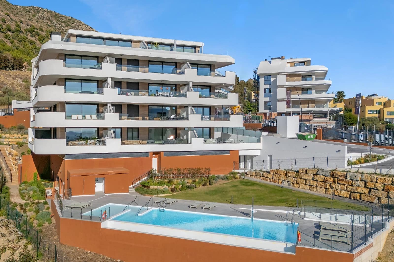 3 sypialnia Apartament na sprzedaż w Benalmadena z basenem garażem - 786 000 € (Ref: 9698880)