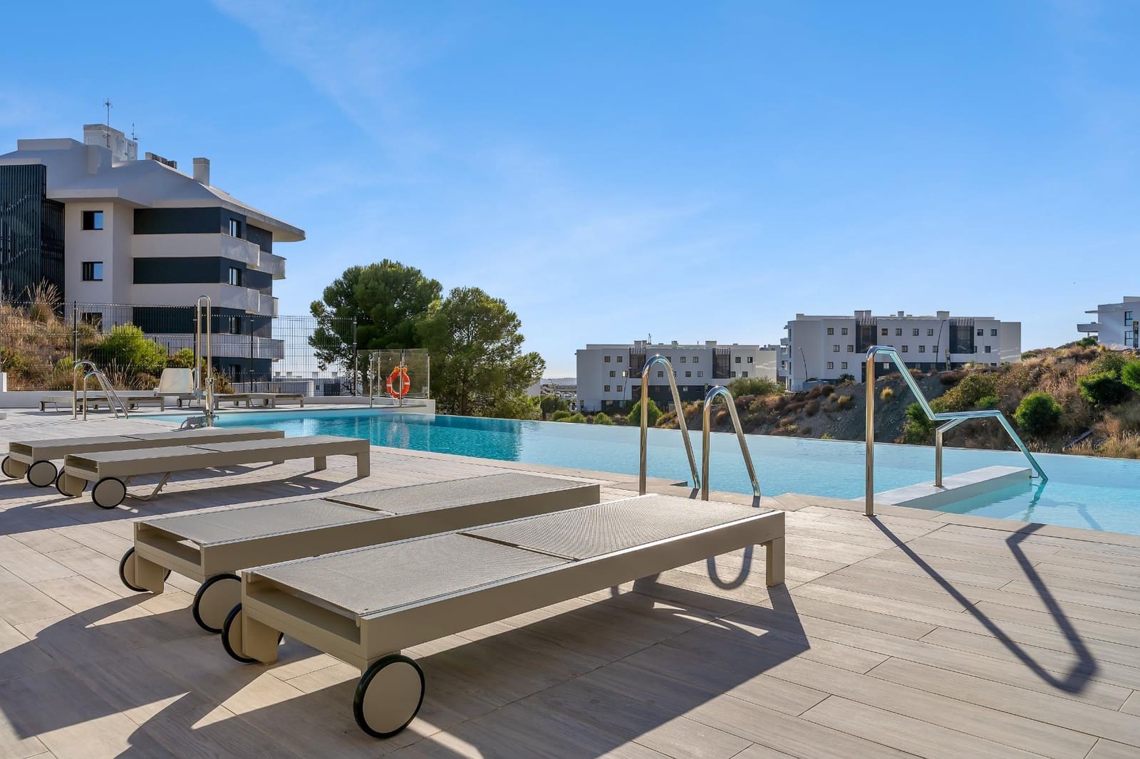 3 sypialnia Apartament na sprzedaż w Benalmadena z basenem garażem - 786 000 € (Ref: 9698880)