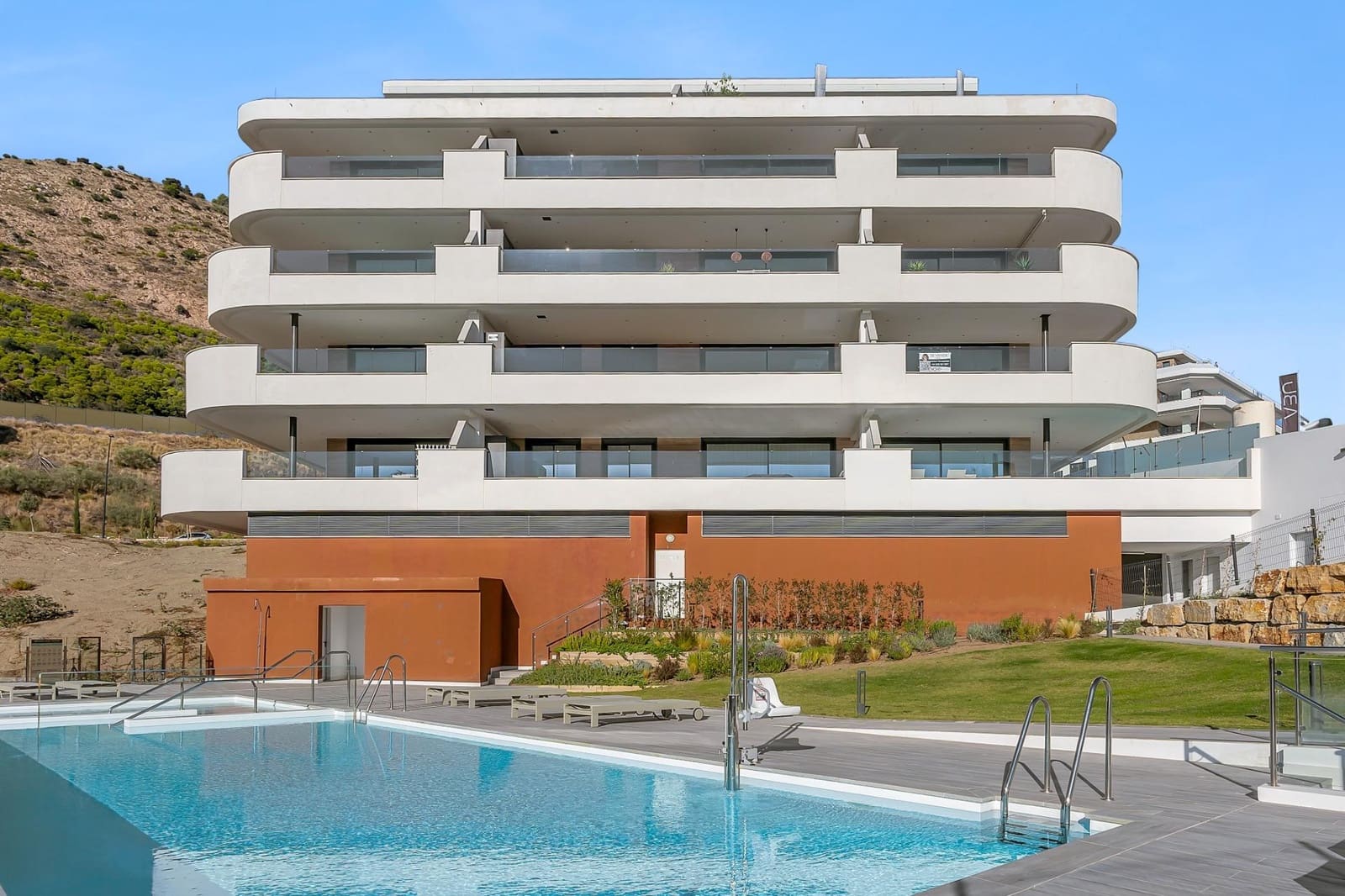 3 sypialnia Apartament na sprzedaż w Benalmadena z basenem garażem - 786 000 € (Ref: 9698880)