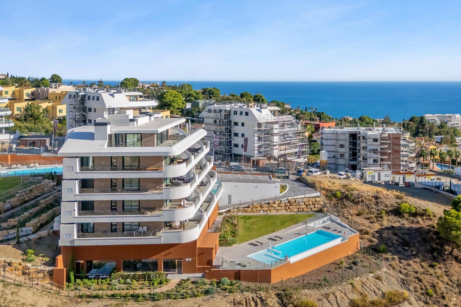 3 sypialnia Apartament na sprzedaż w Benalmadena z basenem garażem - 786 000 € (Ref: 9698880)