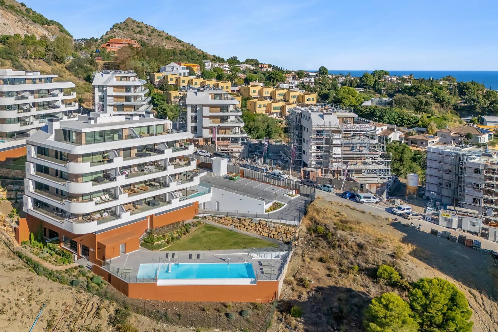3 sypialnia Apartament na sprzedaż w Benalmadena z basenem garażem - 786 000 € (Ref: 9698880)
