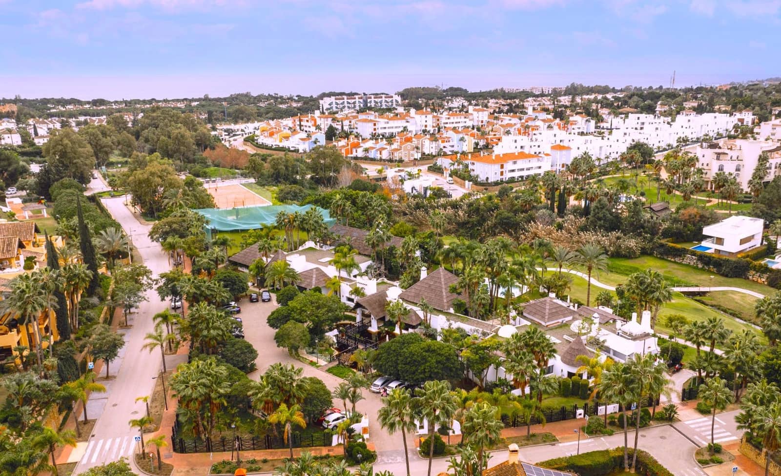 5 sypialnia Willa na sprzedaż w El Paraiso z basenem garażem - 1 950 000 € (Ref: 9773170)