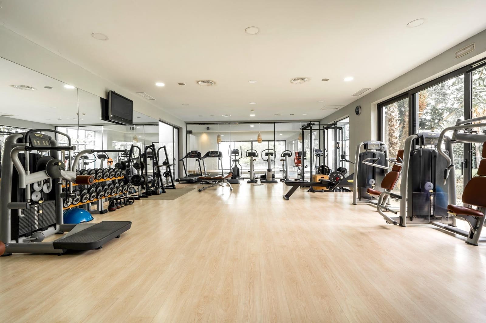 5 sypialnia Willa na sprzedaż w El Paraiso z basenem garażem - 1 950 000 € (Ref: 9773170)