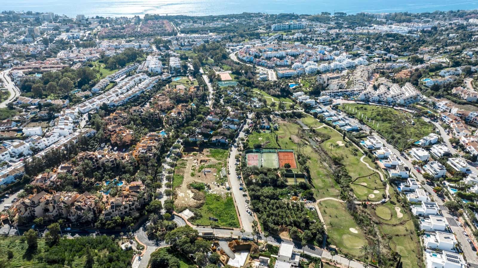 5 sypialnia Willa na sprzedaż w El Paraiso z basenem garażem - 1 950 000 € (Ref: 9773170)