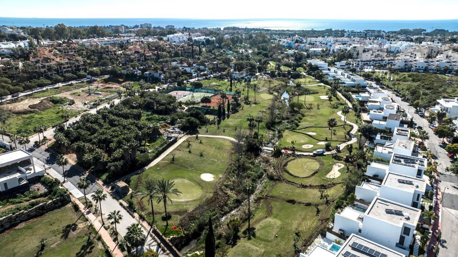 5 sypialnia Willa na sprzedaż w El Paraiso z basenem garażem - 1 950 000 € (Ref: 9773170)