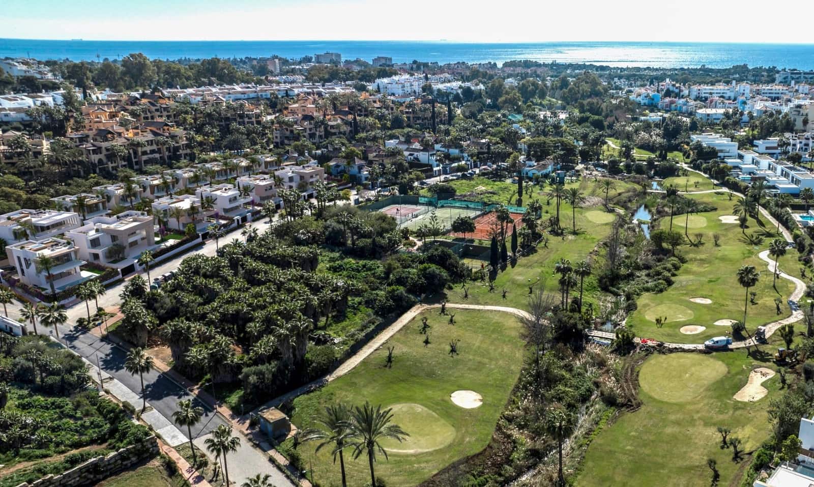 5 sypialnia Willa na sprzedaż w El Paraiso z basenem garażem - 1 950 000 € (Ref: 9773170)