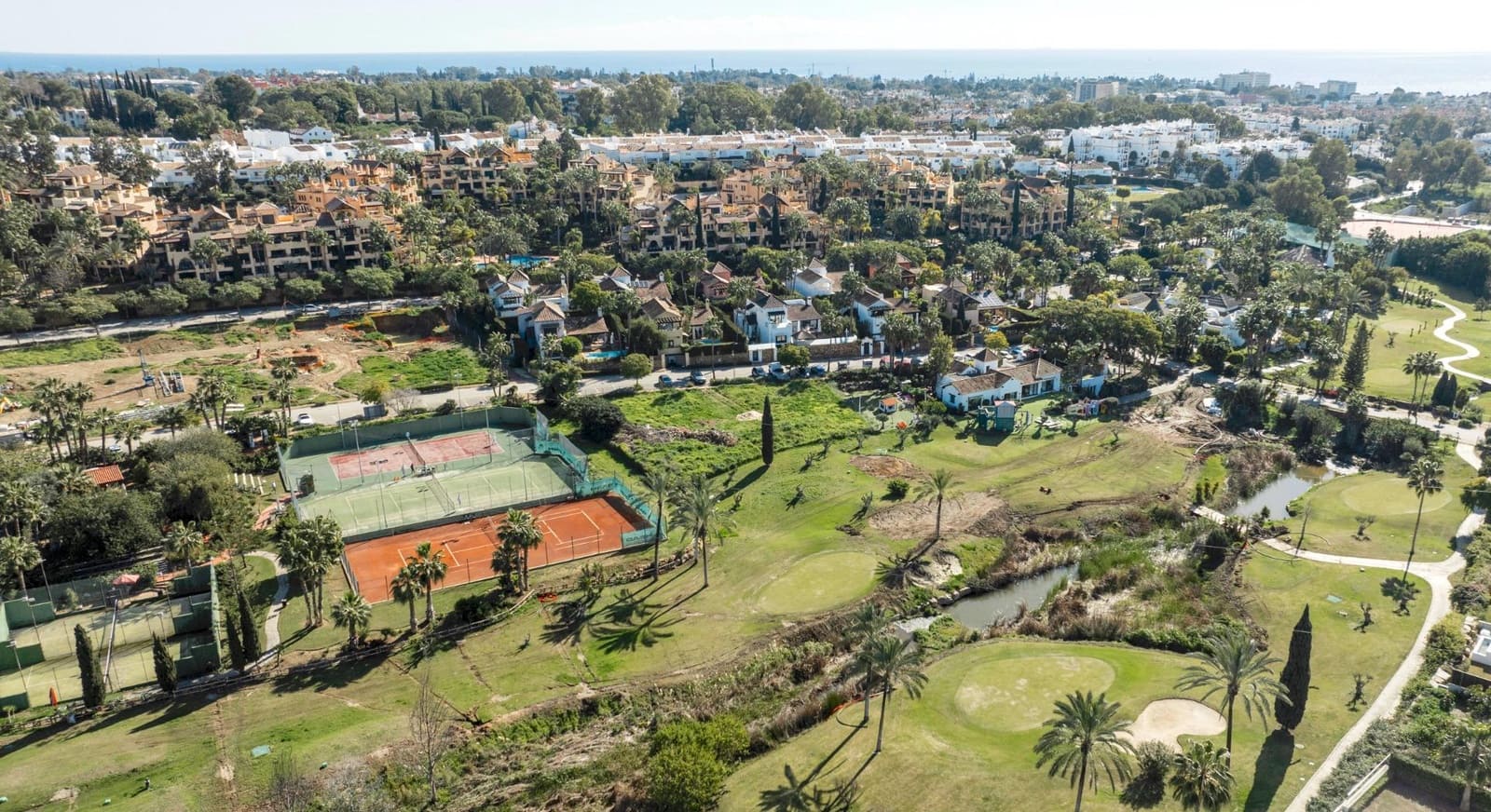 5 sypialnia Willa na sprzedaż w El Paraiso z basenem garażem - 1 950 000 € (Ref: 9773170)