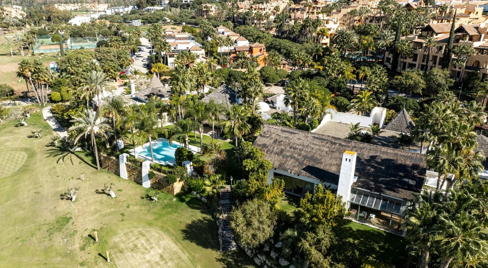 5 sypialnia Willa na sprzedaż w El Paraiso z basenem garażem - 1 950 000 € (Ref: 9773170)