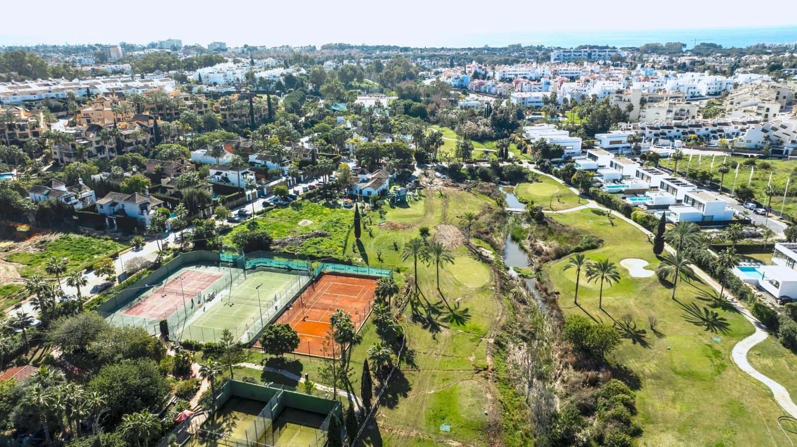 5 camera da letto Villa in vendita in El Paraiso con piscina garage - 2.100.000 € (Rif: 9788493)