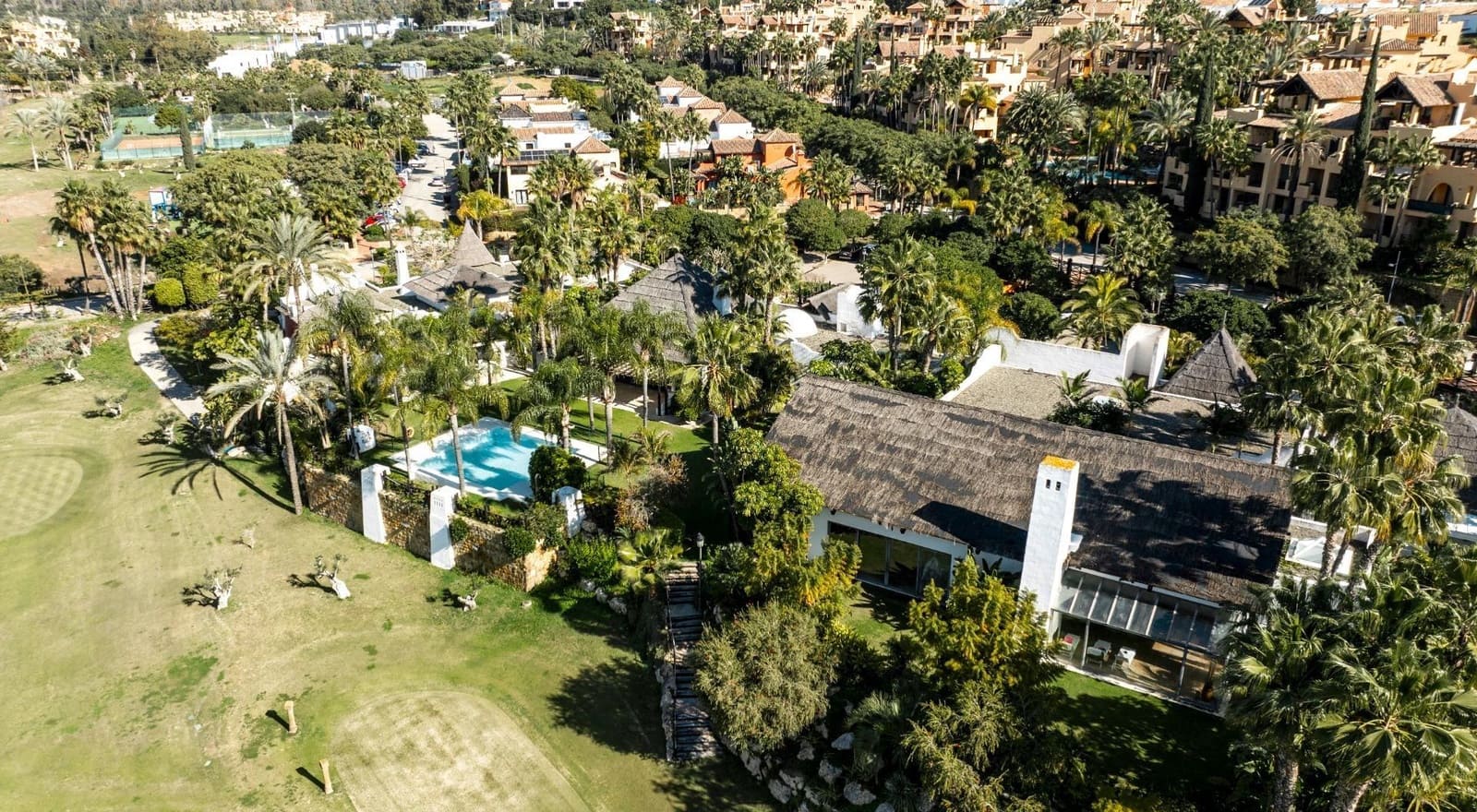 5 camera da letto Villa in vendita in El Paraiso con piscina garage - 2.100.000 € (Rif: 9788493)