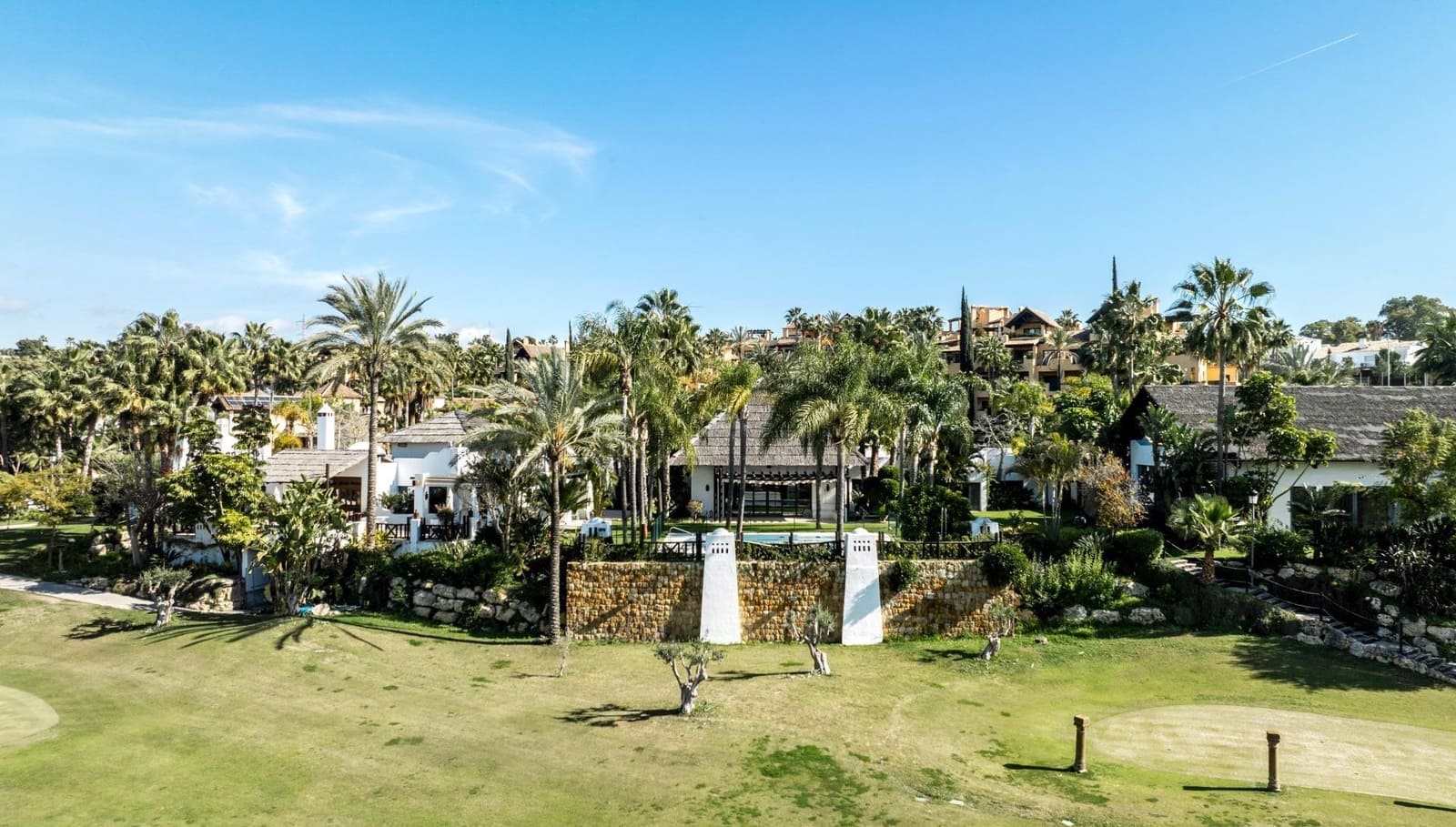 5 bedroom Villa for sale in El Paraiso with pool garage - € 2,650,000 (Ref: 9825361)