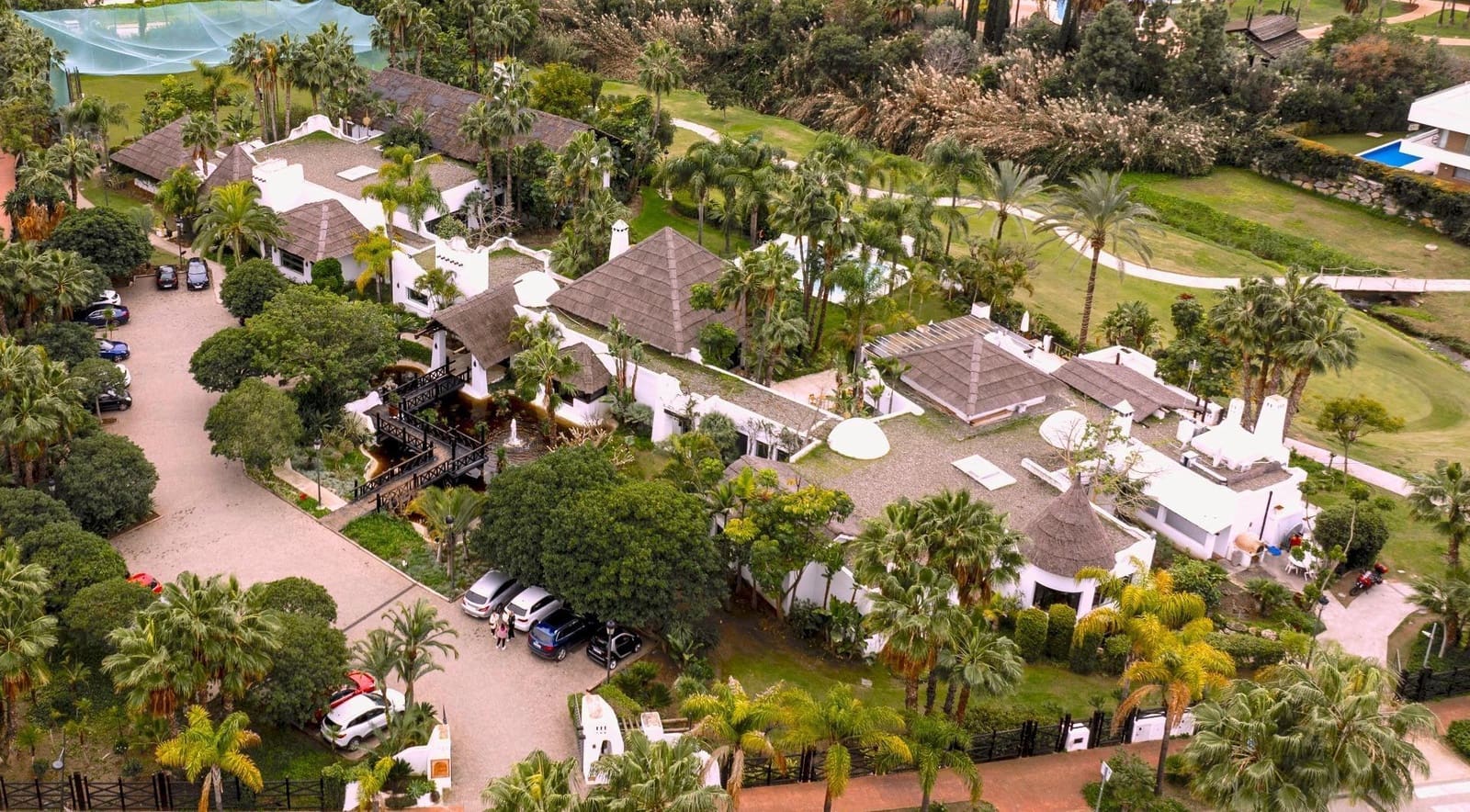 5 bedroom Villa for sale in El Paraiso with pool garage - € 2,650,000 (Ref: 9825361)