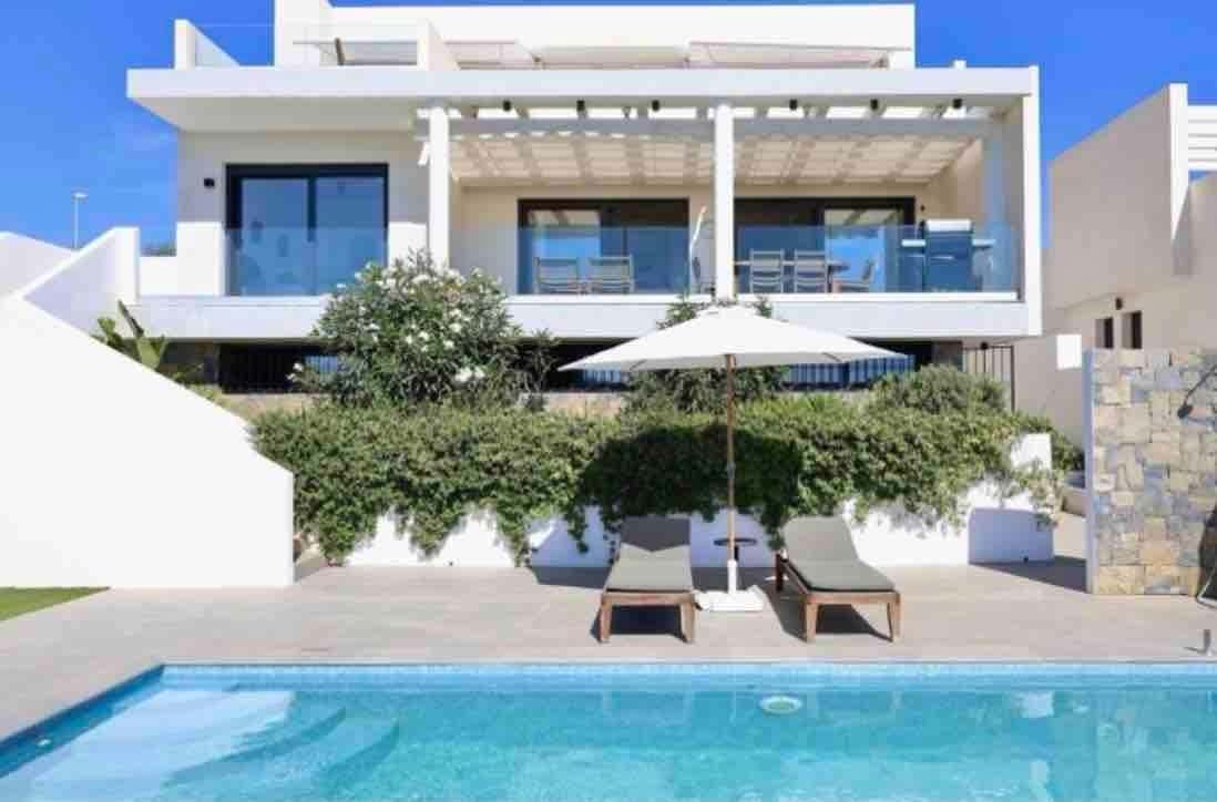 3 bedroom Villa for sale in Cerro del Aguila with pool garage - € 1,125,000 (Ref: 9825370)