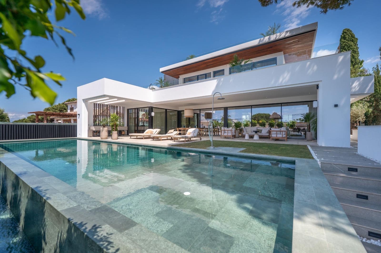 6 bedroom Villa for sale in Marbella with pool garage - € 4,995,000 (Ref: 9849494)