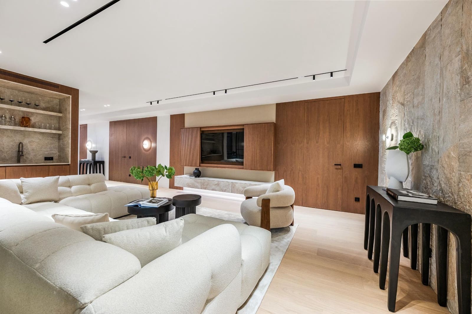 6 bedroom Villa for sale in Marbella with pool garage - € 4,995,000 (Ref: 9849494)