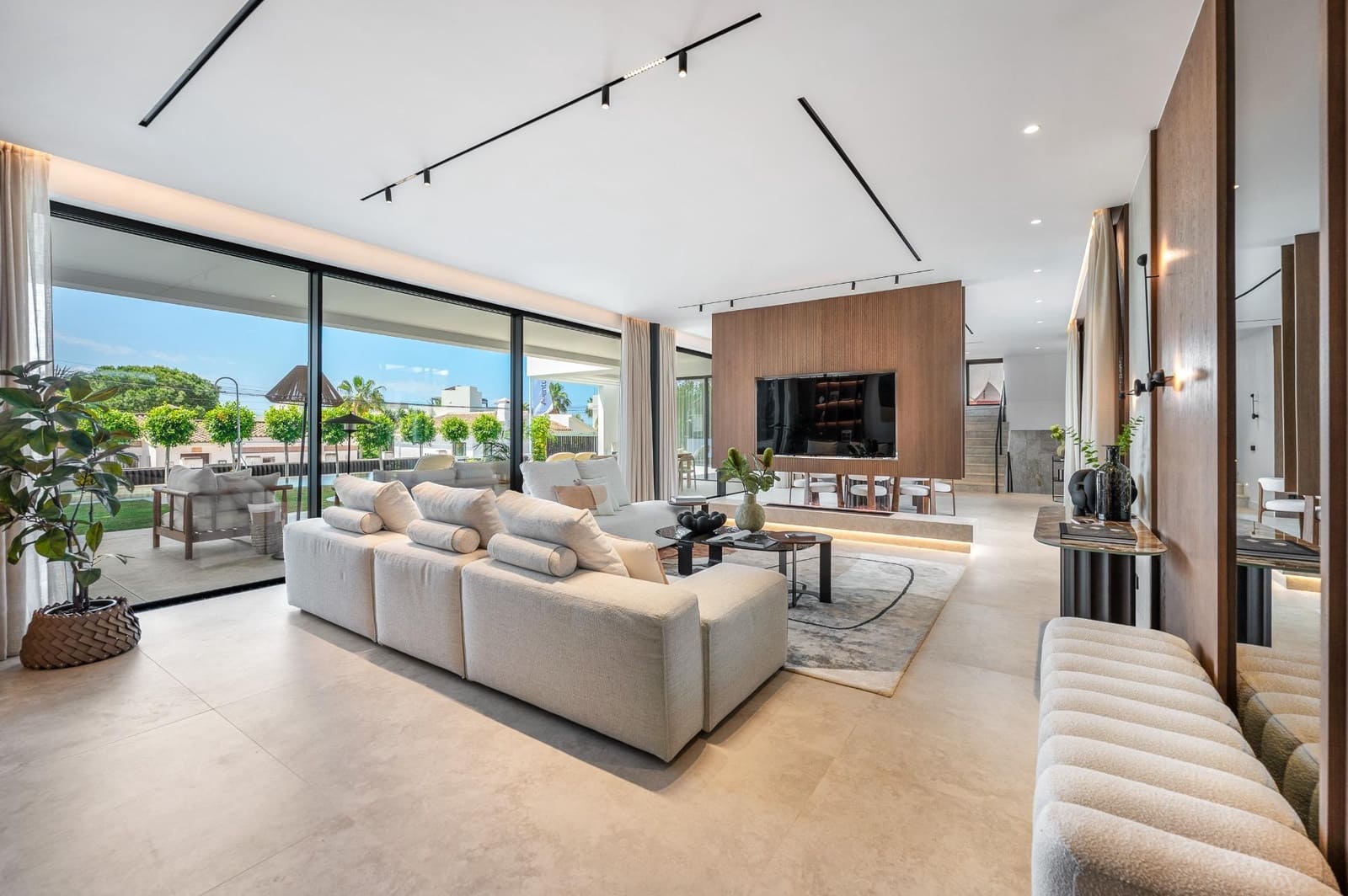 6 bedroom Villa for sale in Marbella with pool garage - € 4,995,000 (Ref: 9849494)