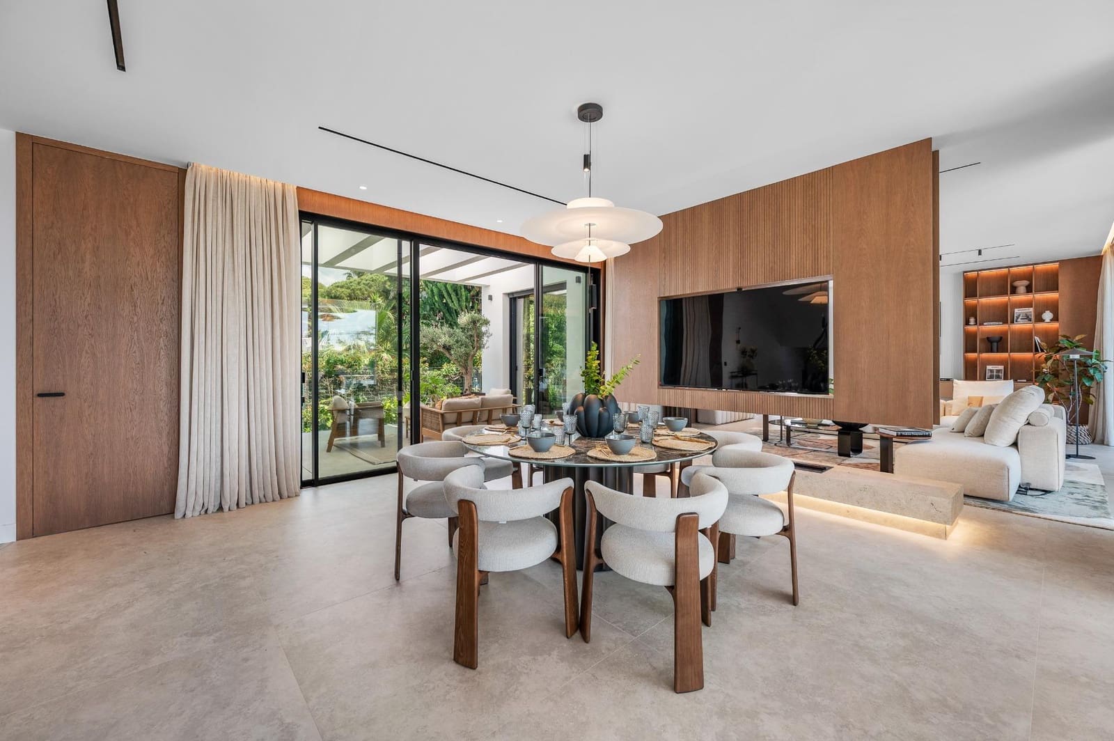 6 bedroom Villa for sale in Marbella with pool garage - € 4,995,000 (Ref: 9849494)