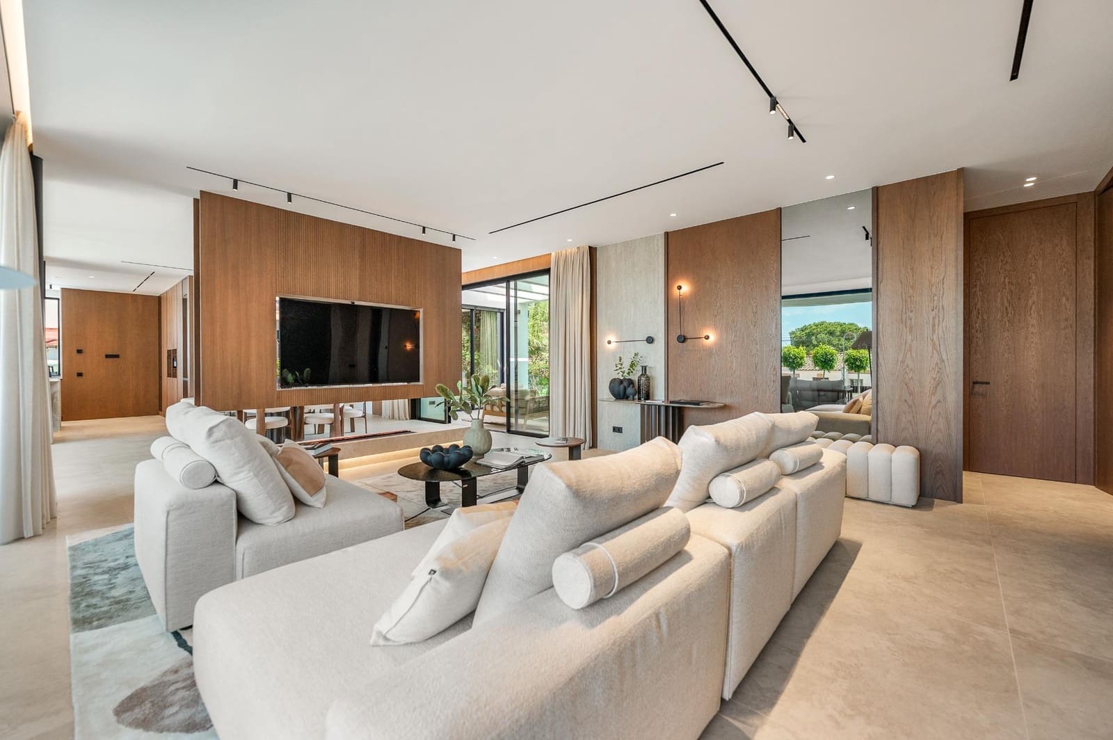 6 bedroom Villa for sale in Marbella with pool garage - € 4,995,000 (Ref: 9849494)