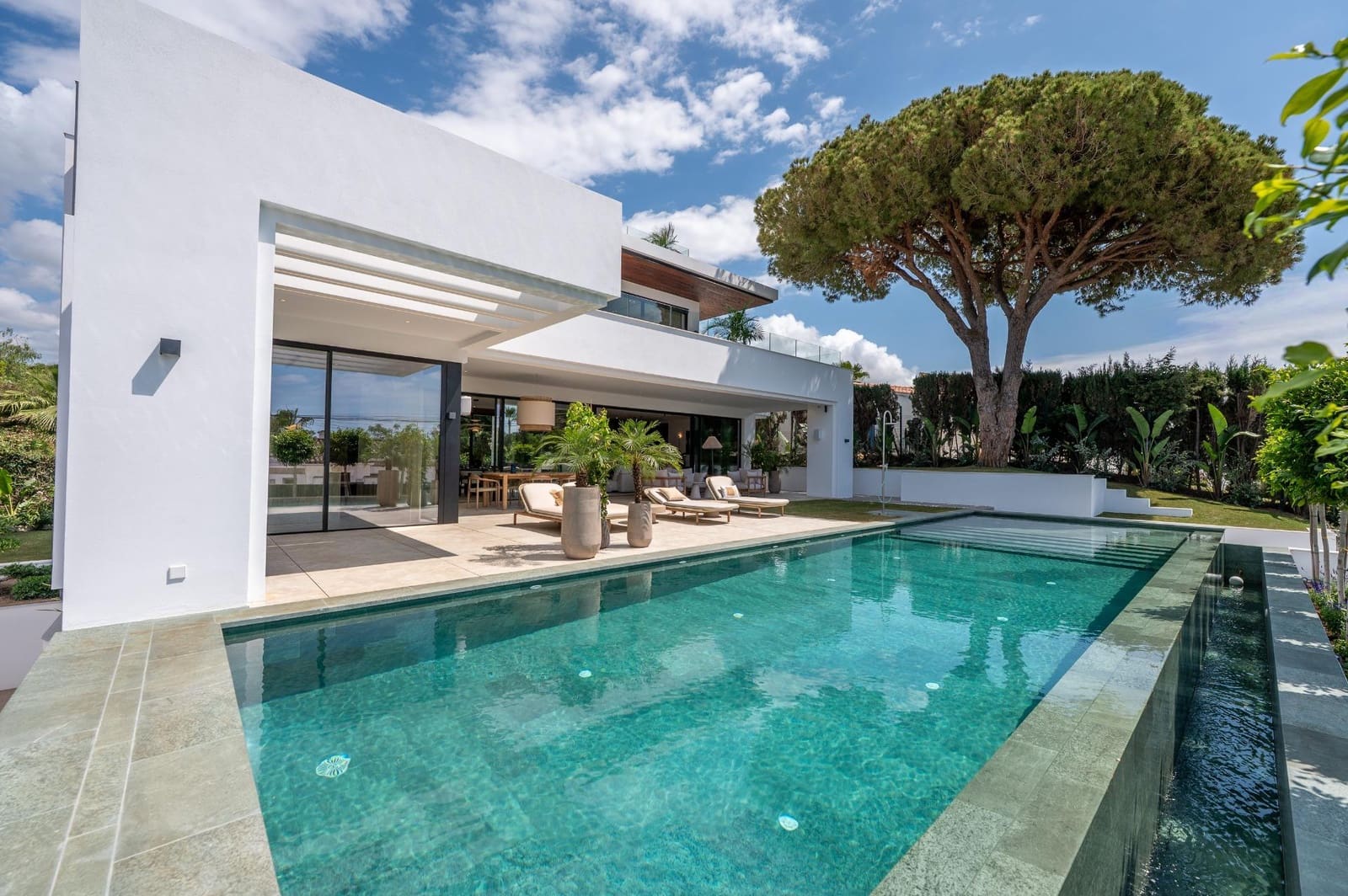 6 bedroom Villa for sale in Marbella with pool garage - € 4,995,000 (Ref: 9849494)