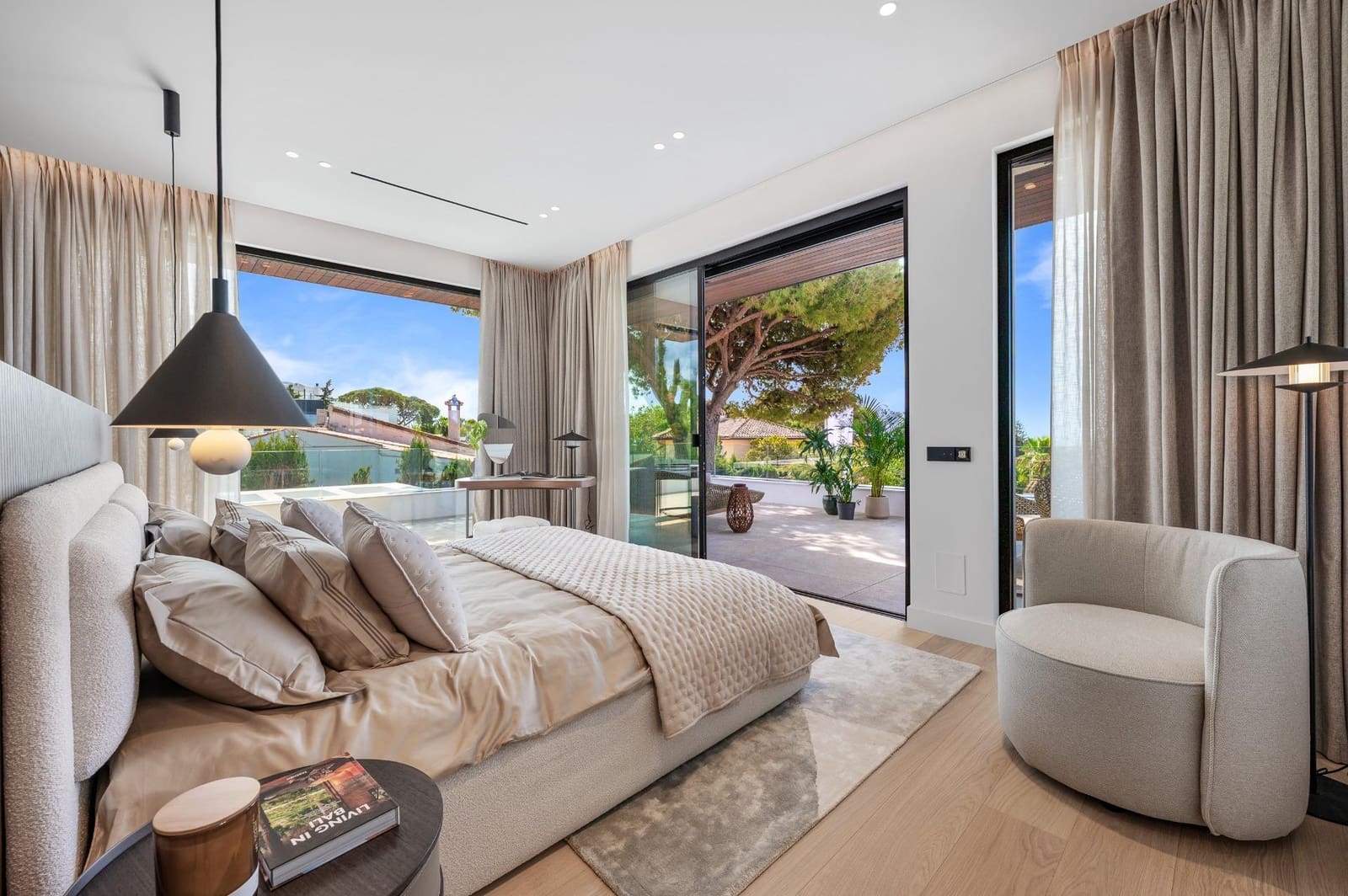 6 bedroom Villa for sale in Marbella with pool garage - € 4,995,000 (Ref: 9849494)