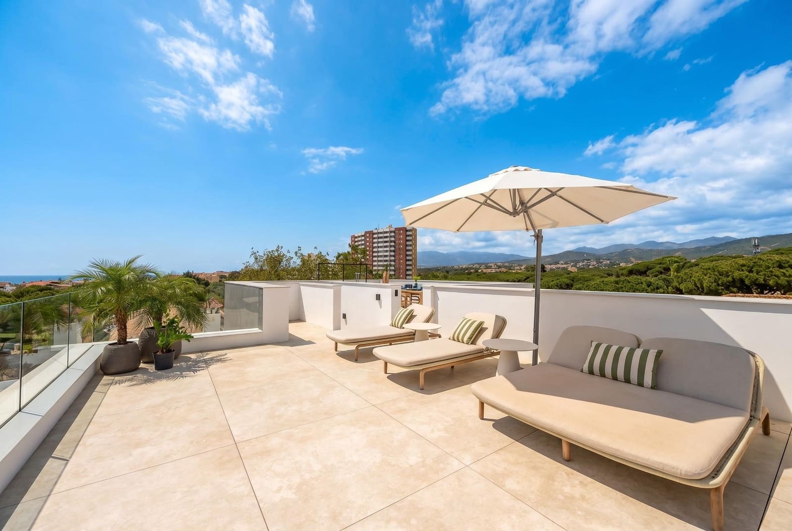 6 bedroom Villa for sale in Marbella with pool garage - € 4,995,000 (Ref: 9849494)