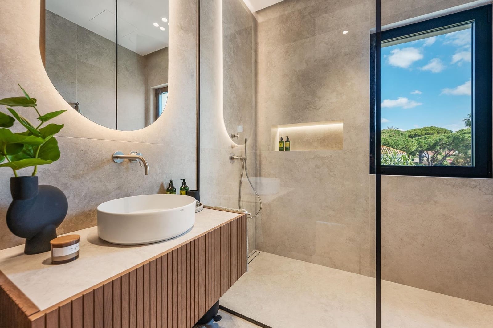 6 bedroom Villa for sale in Marbella with pool garage - € 4,995,000 (Ref: 9849494)